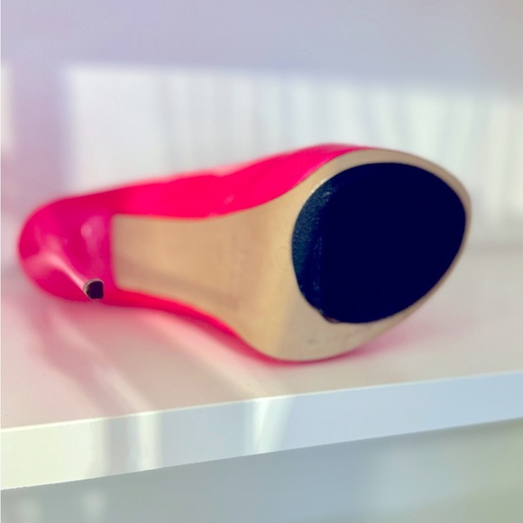 Hot Pink 1969 Heels - Picture 4 of 5